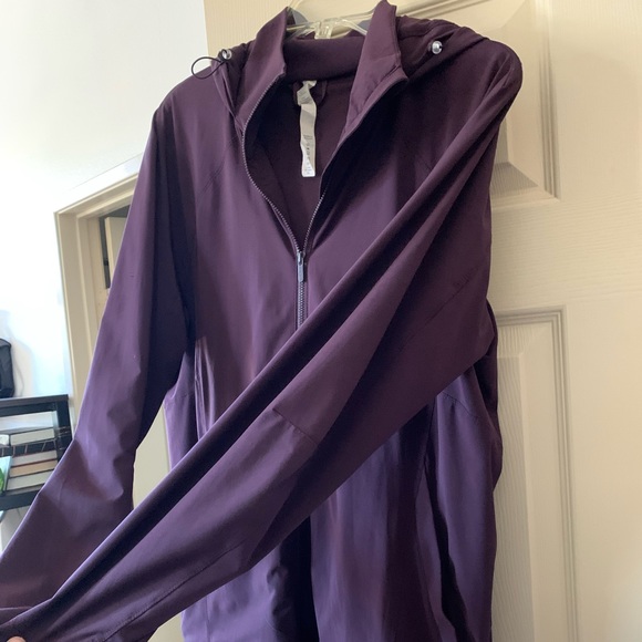 Lululemon Rain Coat - Picture 4 of 8